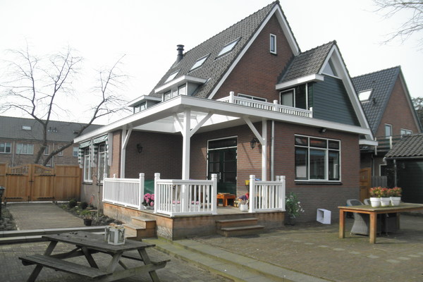 Aanbouw en veranda